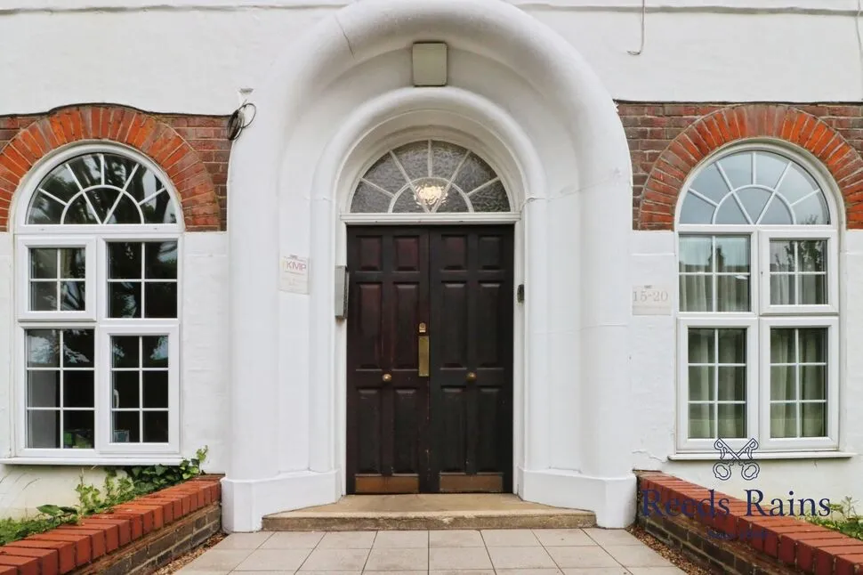 Regents Park Road, London, N3, photo 3