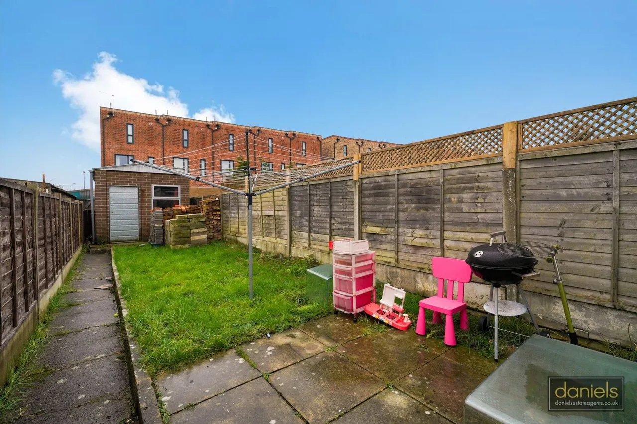 Liverpool Road, Watford, WD18, photo 7
