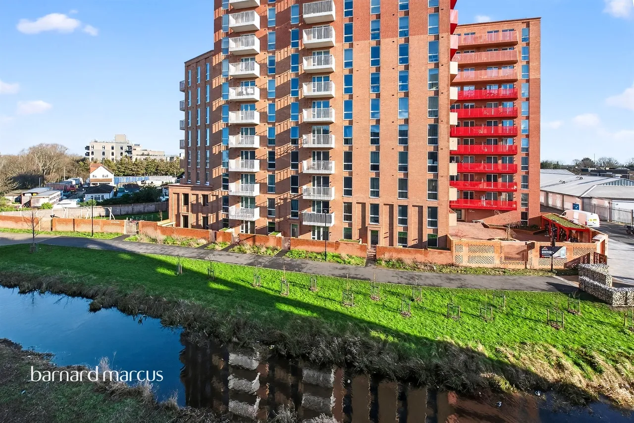 Manor Place, Feltham, TW14, photo 10