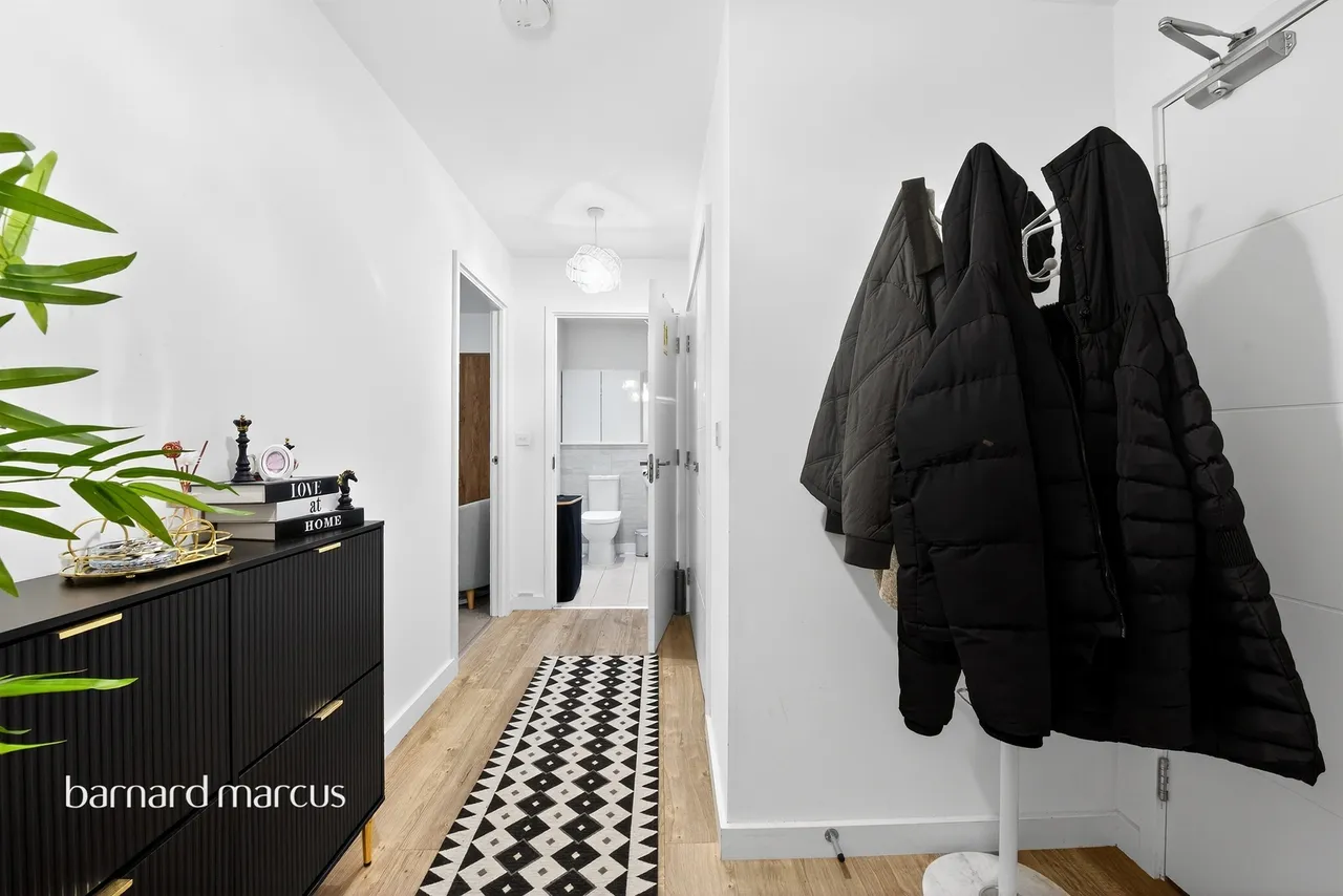 Manor Place, Feltham, TW14, photo 6