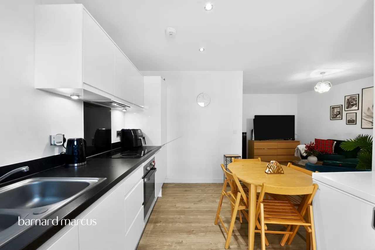 Manor Place, Feltham, TW14, photo 5