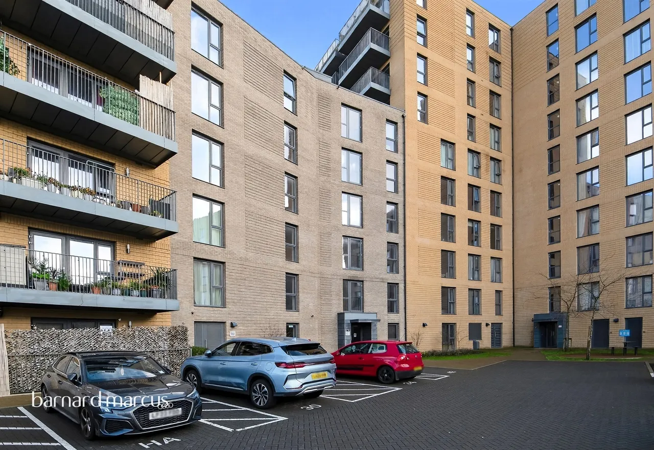 Manor Place, Feltham, TW14, photo 3