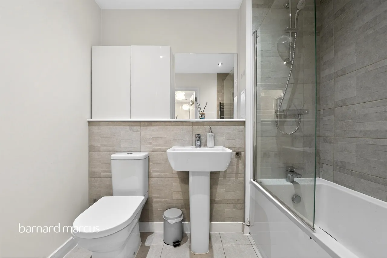 Manor Place, Feltham, TW14, photo 9