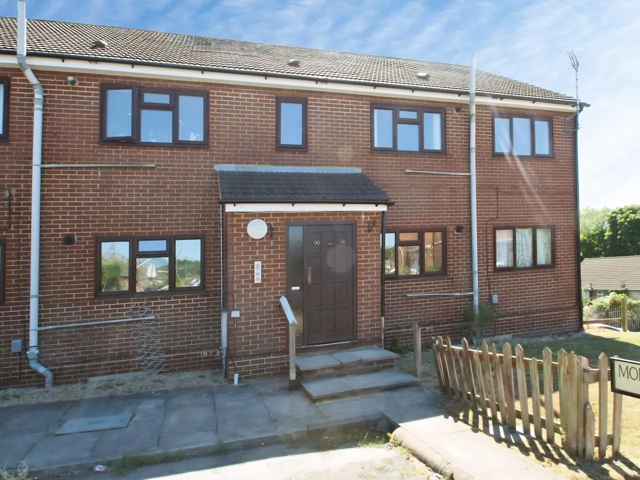 2 bed flat for sale, Moreton Road North, Round Green, LU2
