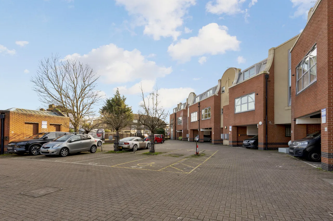 Barnsbury Lane, Surbiton, KT5, photo 16