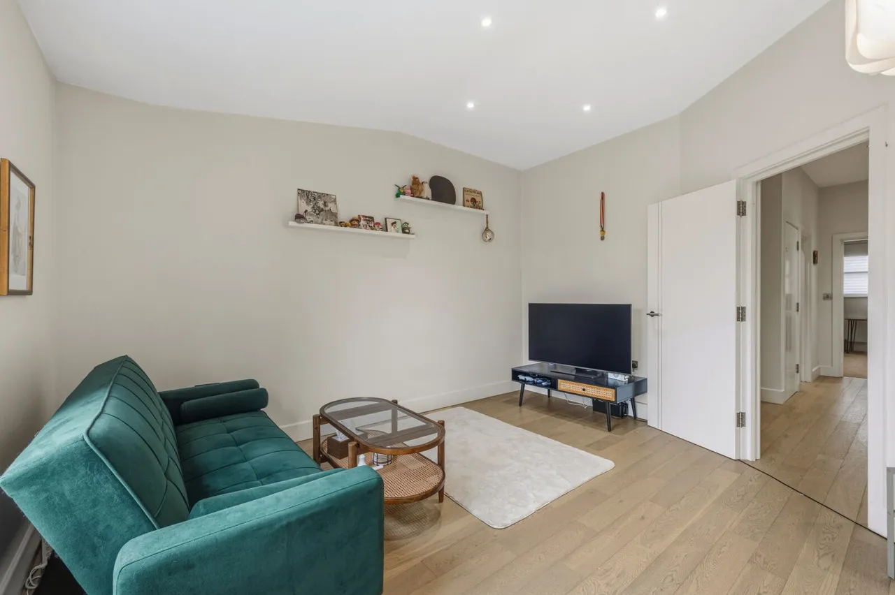 Barnsbury Lane, Surbiton, KT5, photo 2