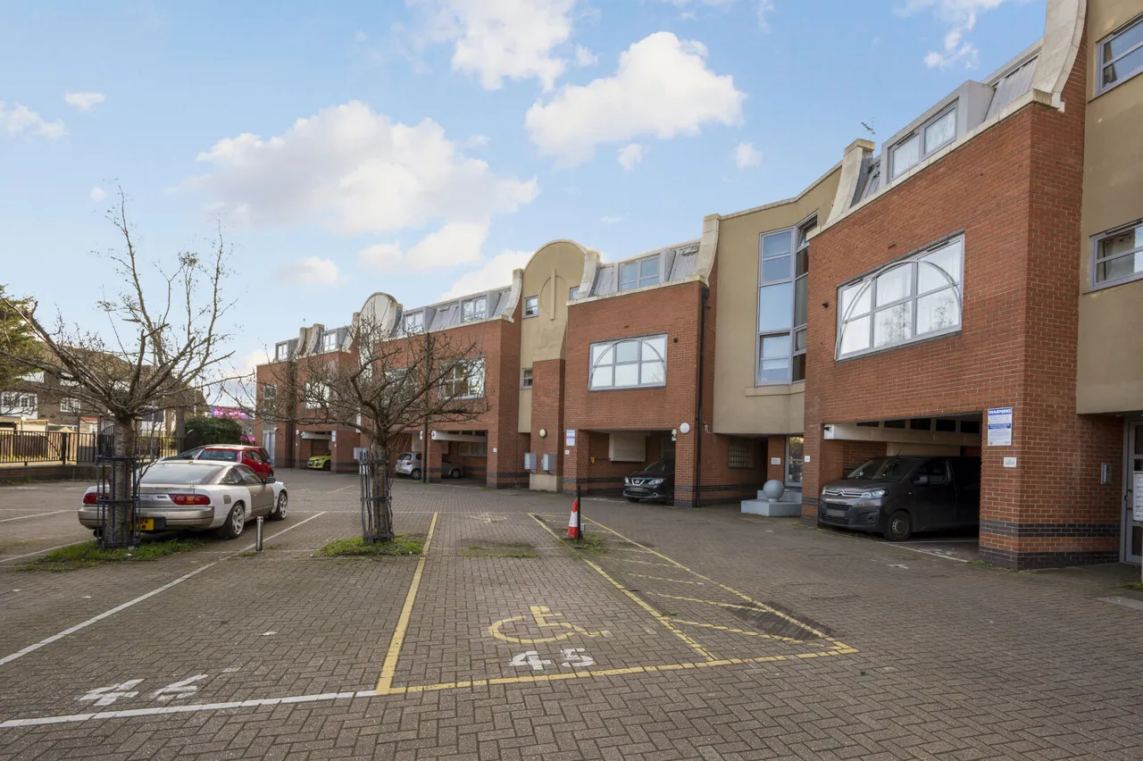 Barnsbury Lane, Surbiton, KT5, photo 15