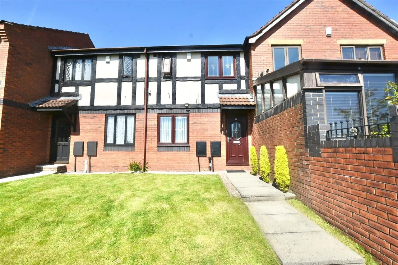 2 bed house for sale — St James Court, Shear Brow, Blackburn, BB1
