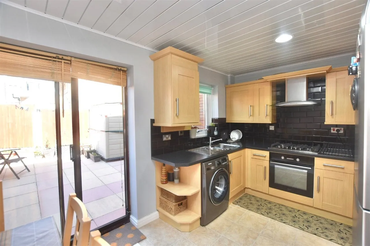 St James Court, Shear Brow, Blackburn, BB1, photo 5