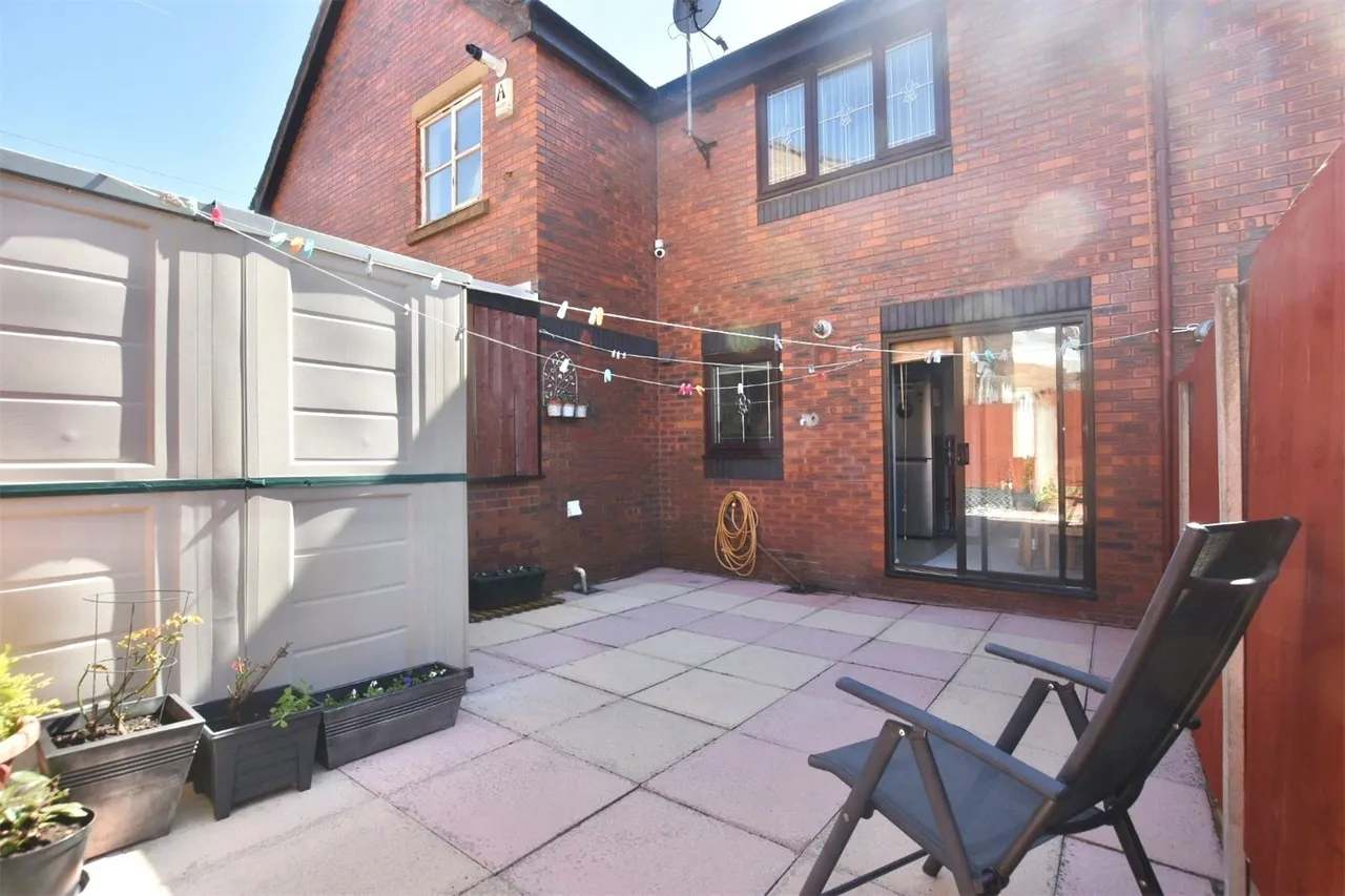 St James Court, Shear Brow, Blackburn, BB1, photo 6