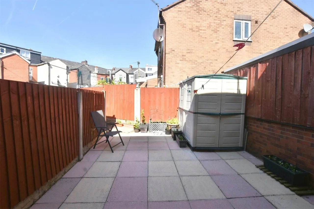 St James Court, Shear Brow, Blackburn, BB1, photo 7