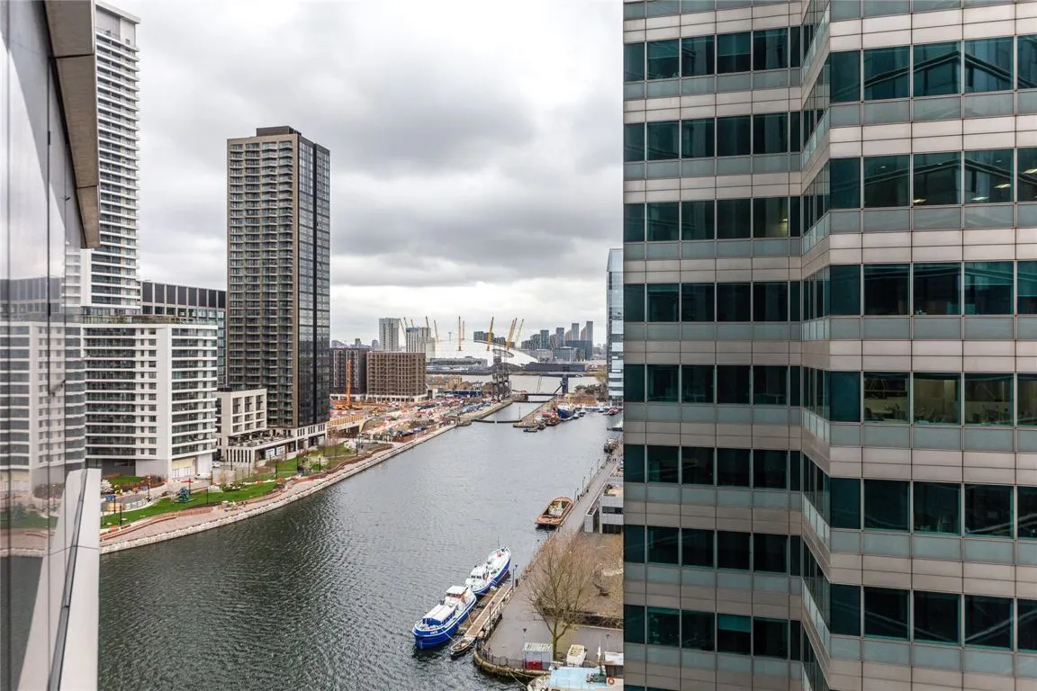 Hampton Tower, Canary Wharf, London, photo 2