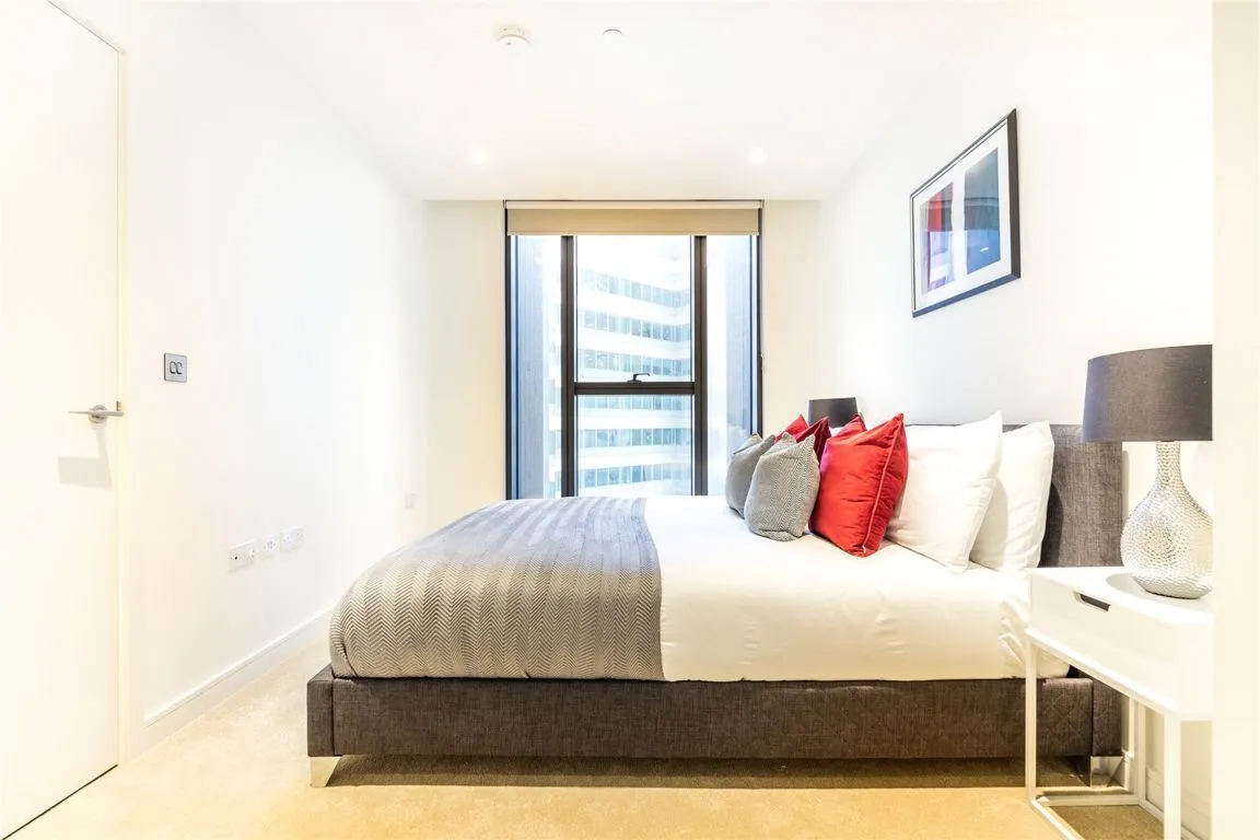 Hampton Tower, Canary Wharf, London, photo 8