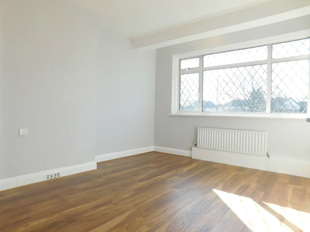 Ferrymead Gardens, GREENFORD, Middlesex, UB6 9NJ, photo 4