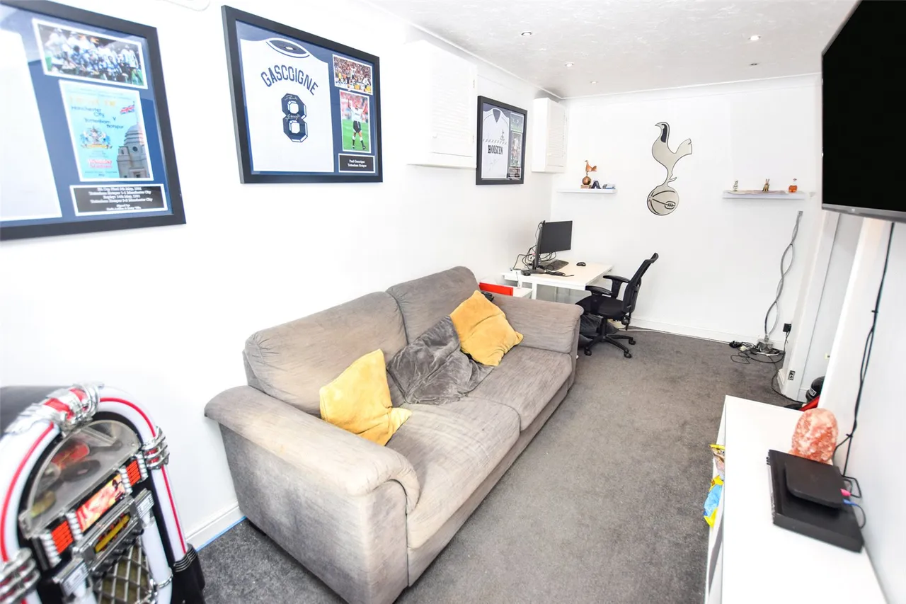 Rother Road, Farnborough, Hampshire, GU14 9LP, photo 5