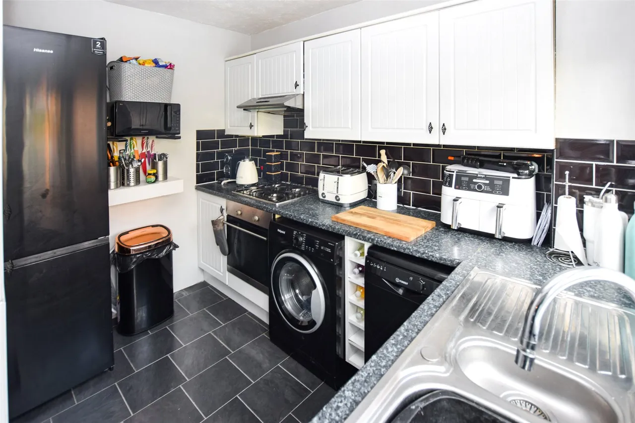 Rother Road, Farnborough, Hampshire, GU14 9LP, photo 4
