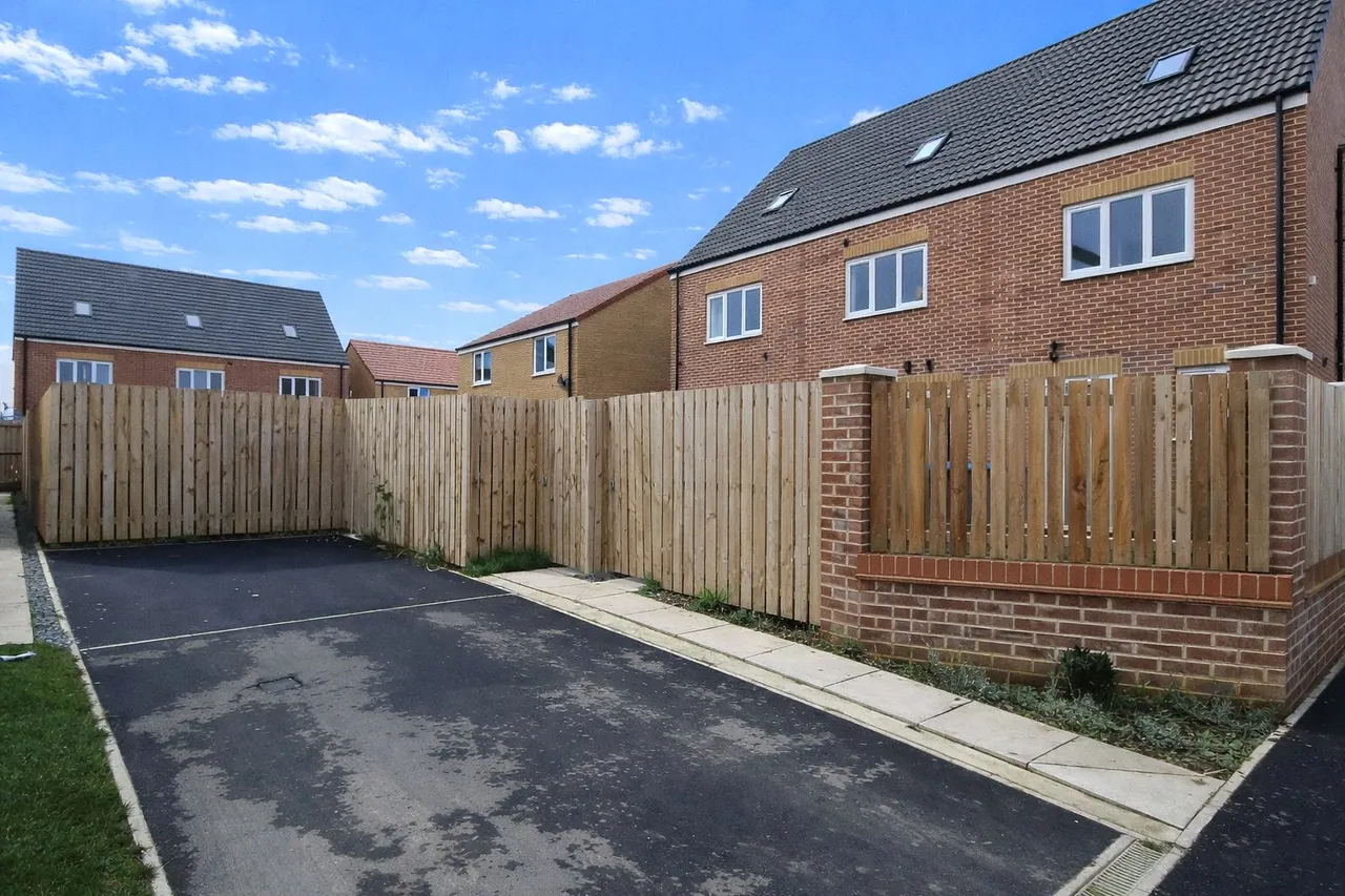 Runnymede Way, Northallerton, North Yorkshire, England, DL6 2FB, photo 12
