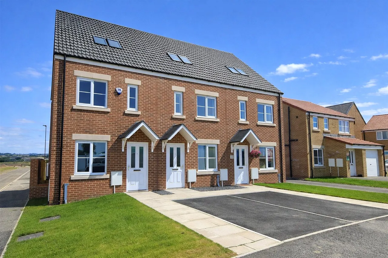 3 bed house for sale — Runnymede Way, Northallerton, North Yorkshire, England, DL6 2FB