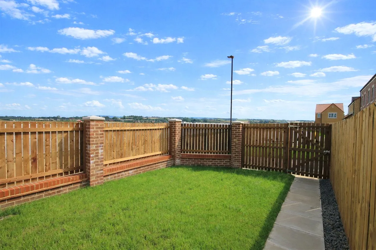 Runnymede Way, Northallerton, North Yorkshire, England, DL6 2FB, photo 10