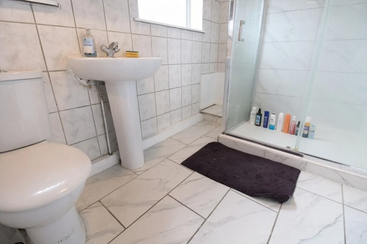 The Crescent, Egham, photo 6