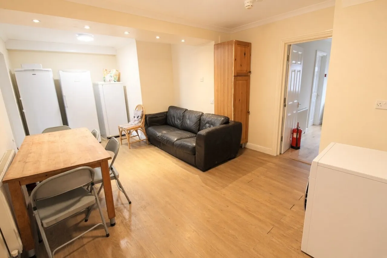 The Crescent, Egham, photo 5