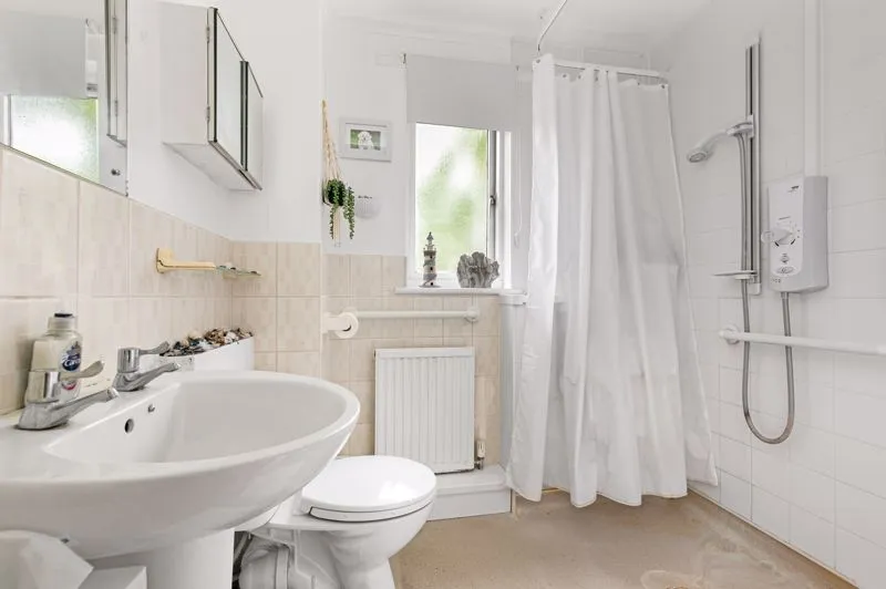 West End Lane, Esher KT10 8NE, photo 7