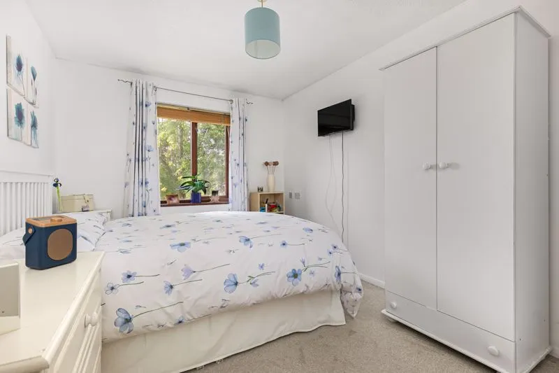 West End Lane, Esher KT10 8NE, photo 6