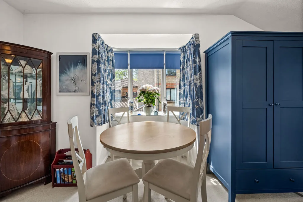 West End Lane, Esher KT10 8NE, photo 5