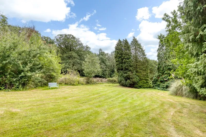 West End Lane, Esher KT10 8NE, photo 8