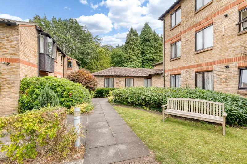 West End Lane, Esher KT10 8NE, photo 10