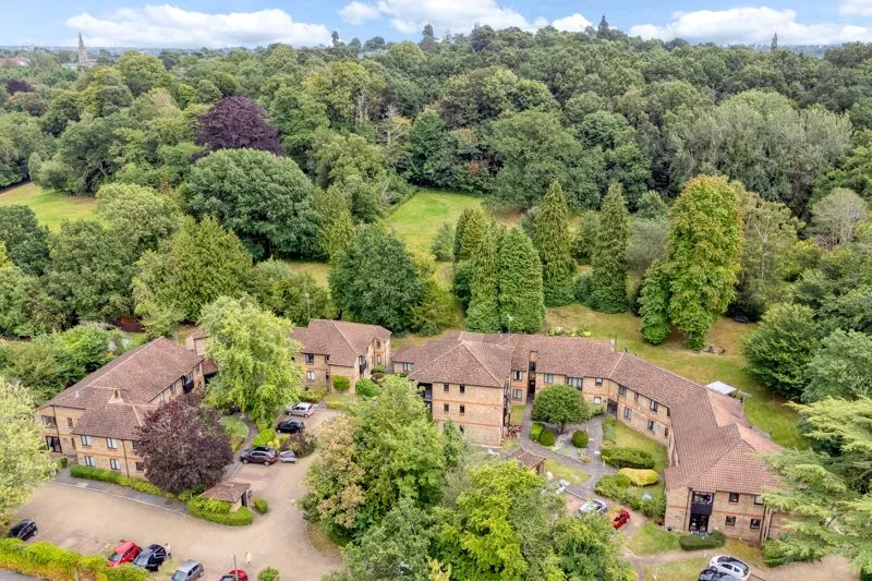 West End Lane, Esher KT10 8NE, photo 11