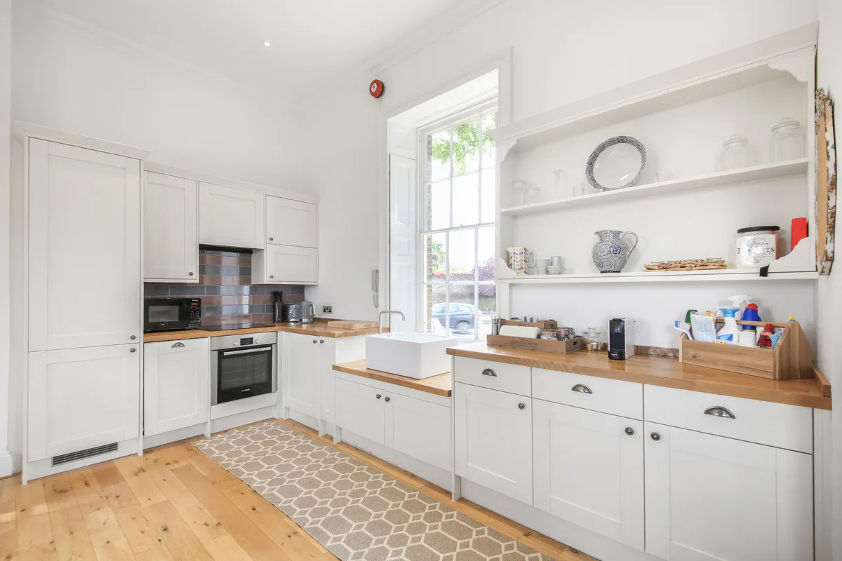 Hampton Court Road, KT8, photo 2