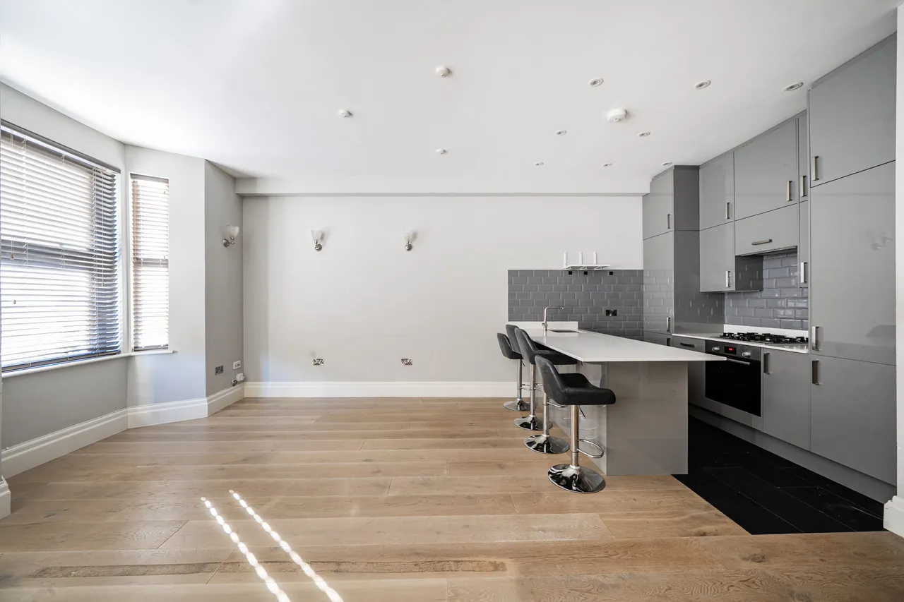 London, NW2, photo 11