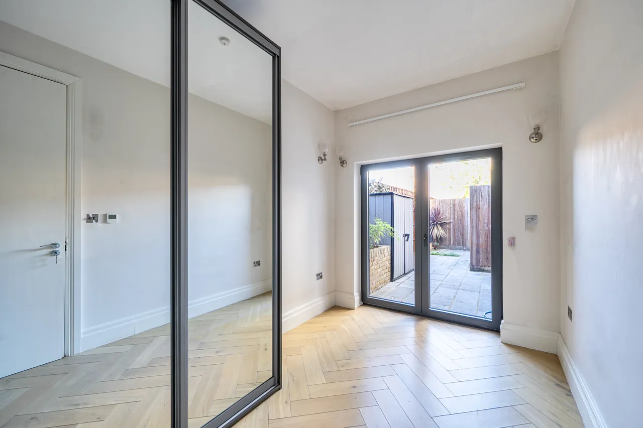 London, NW2, photo 9