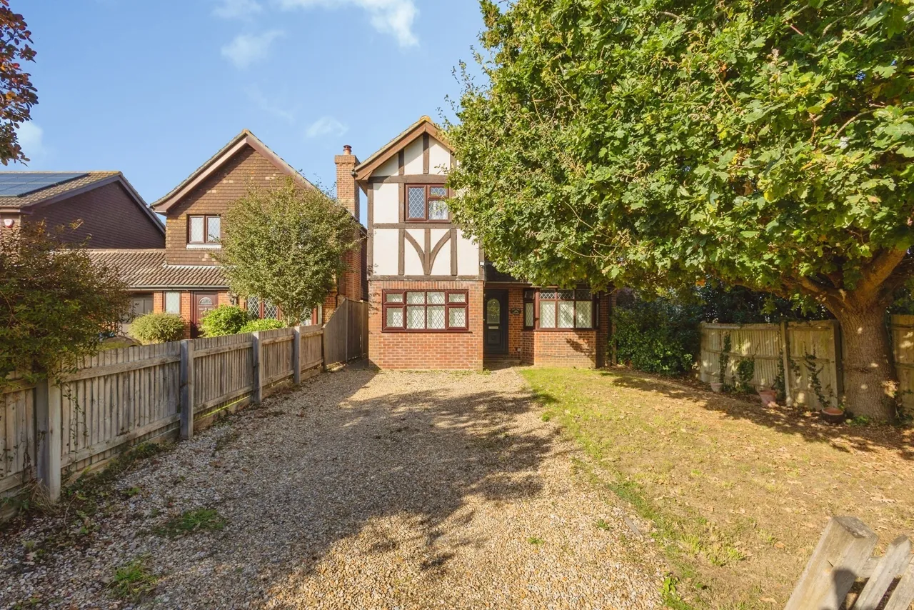 4 bed house for sale, Victoria Road, Hayling Island, PO11