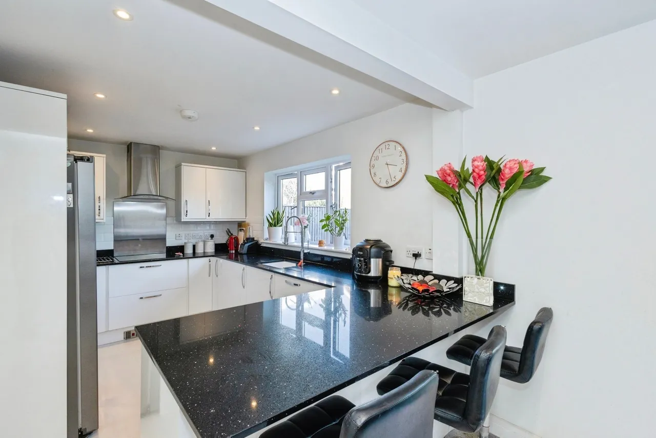 Victoria Road, Hayling Island, PO11, photo 6
