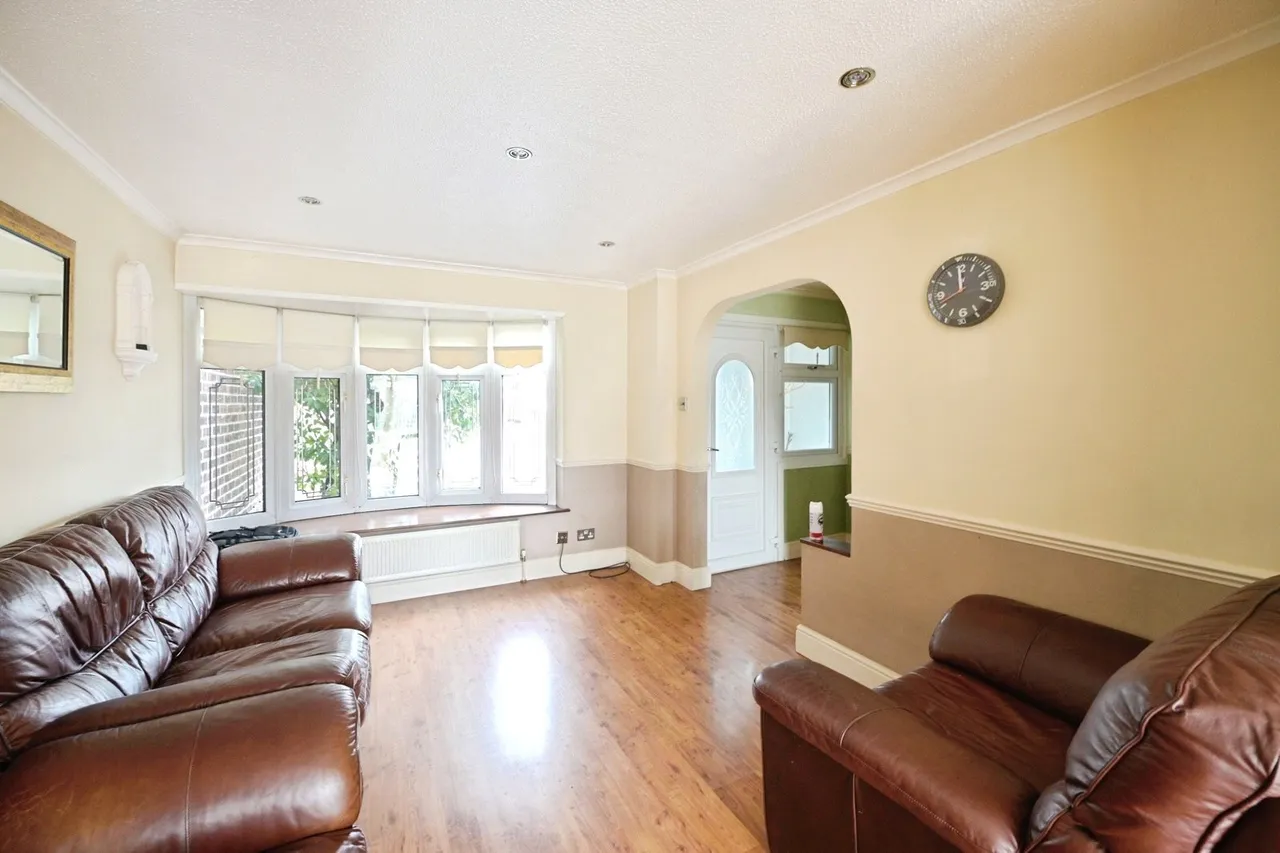 Browne Close, Romford, RM5, photo 2