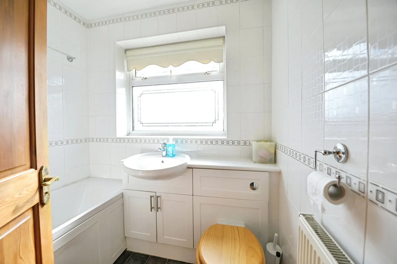 Browne Close, Romford, RM5, photo 11