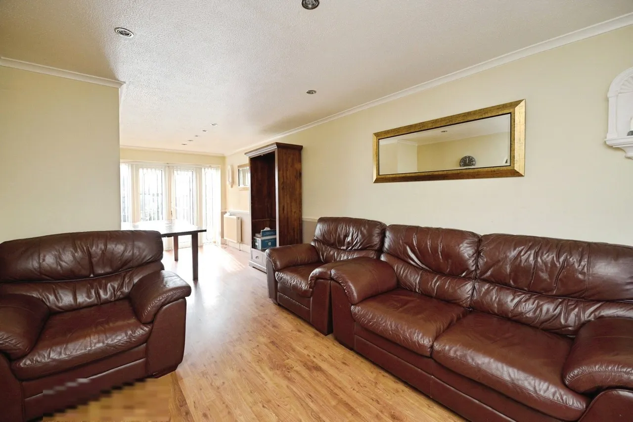 Browne Close, Romford, RM5, photo 5