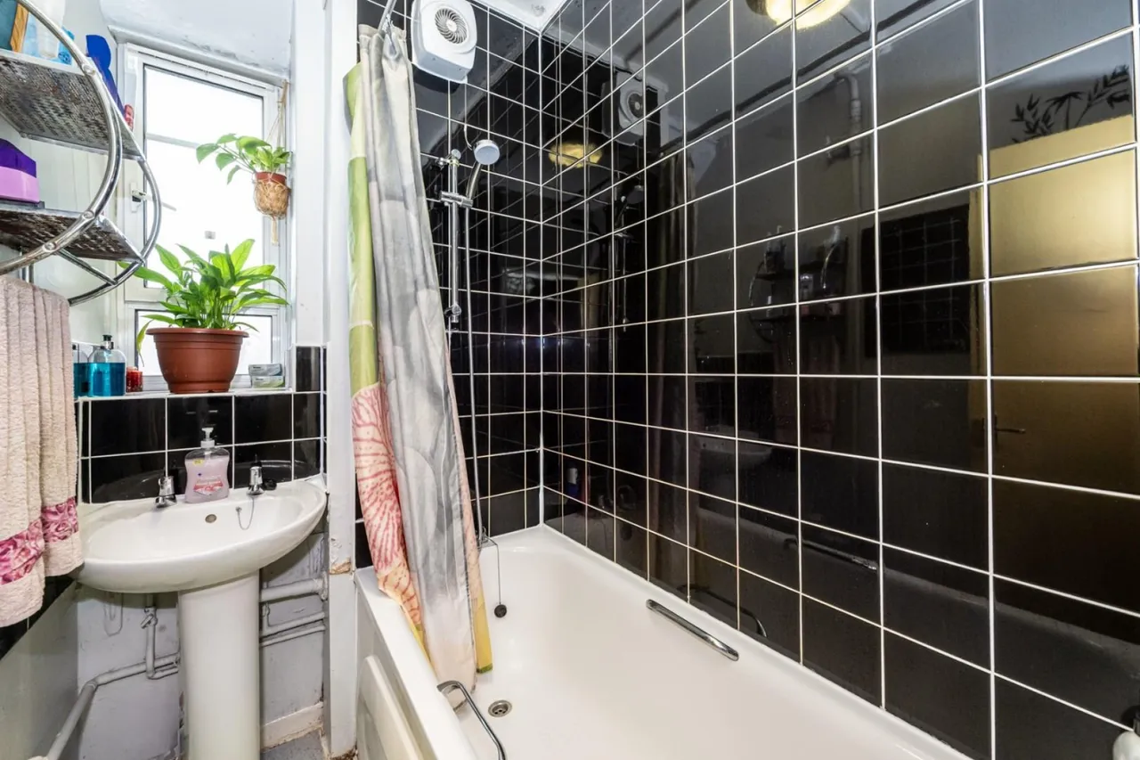 Lawson House, White City Estate, W12, photo 6