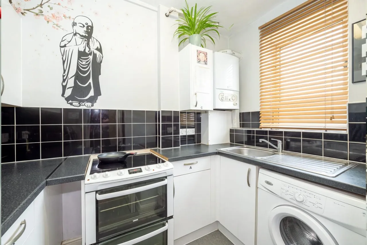 Lawson House, White City Estate, W12, photo 5