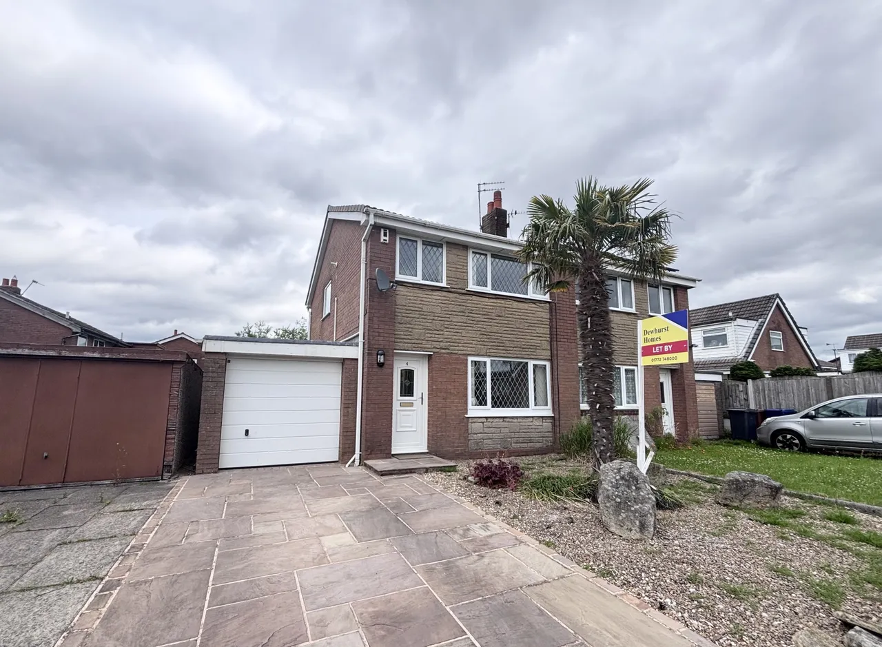 3 bed house to rent — Hambleton Drive, Penwortham, Lancashire, PR1 9US