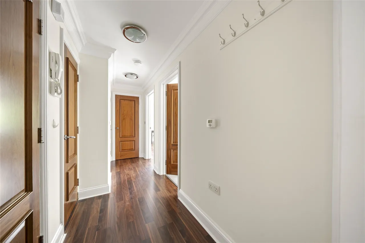 Portsmouth Road, Esher, KT10, photo 4