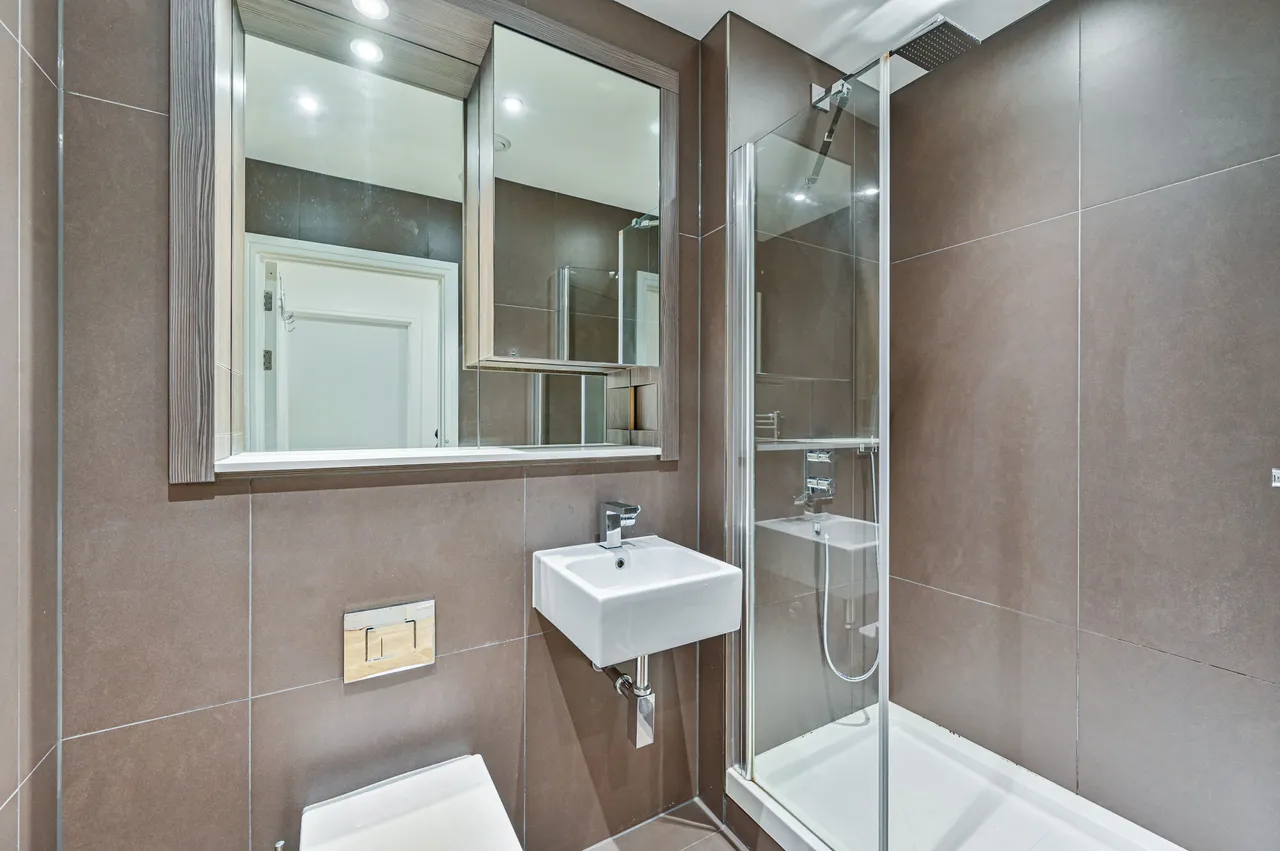 Flat 9, Riverdale House, 68 Molesworth Street, London, photo 12