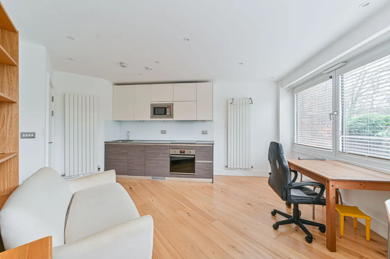Flat 9, Riverdale House, 68 Molesworth Street, London, photo 4