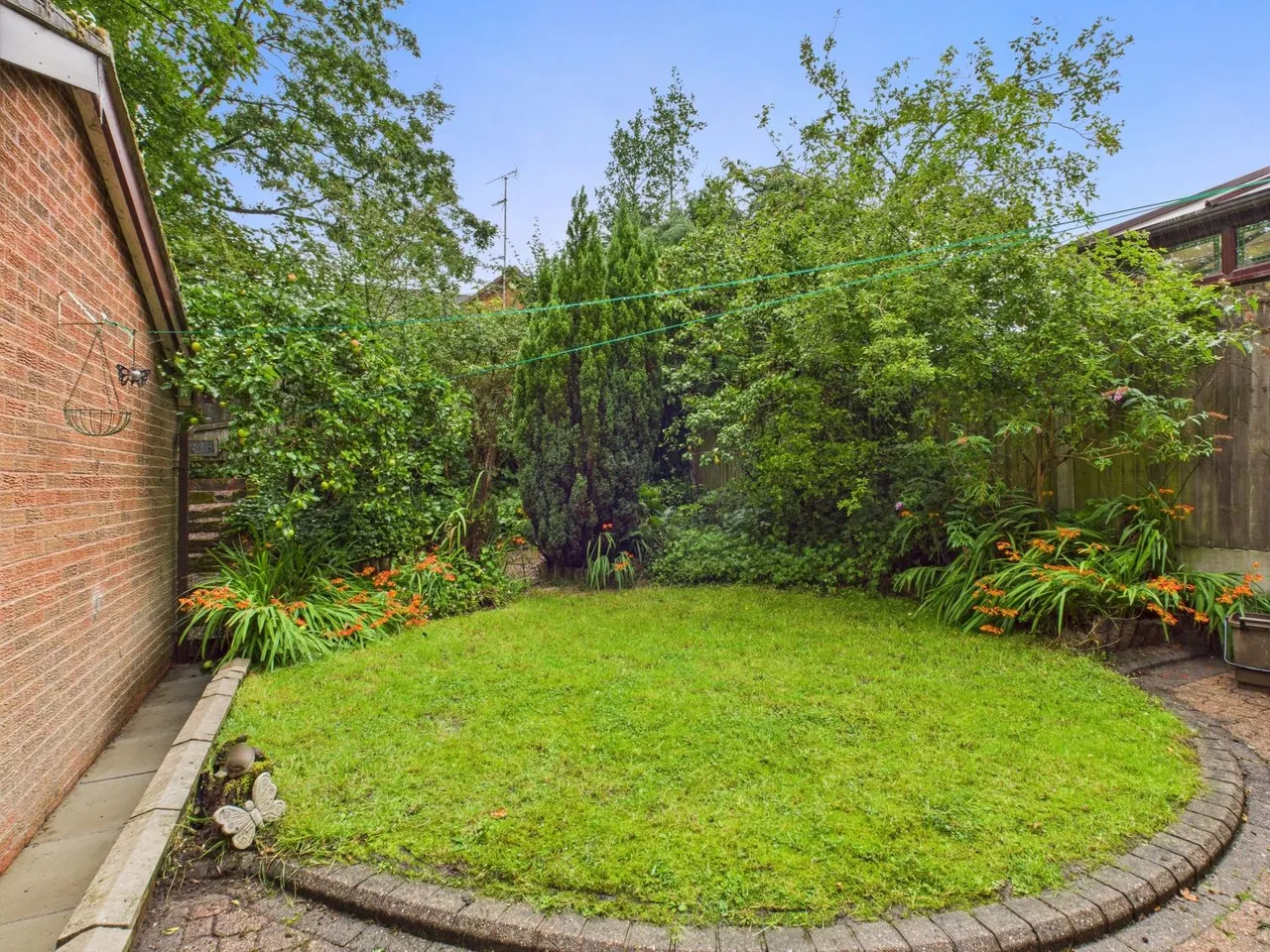 Firethorn Drive, Godley, SK14, photo 18