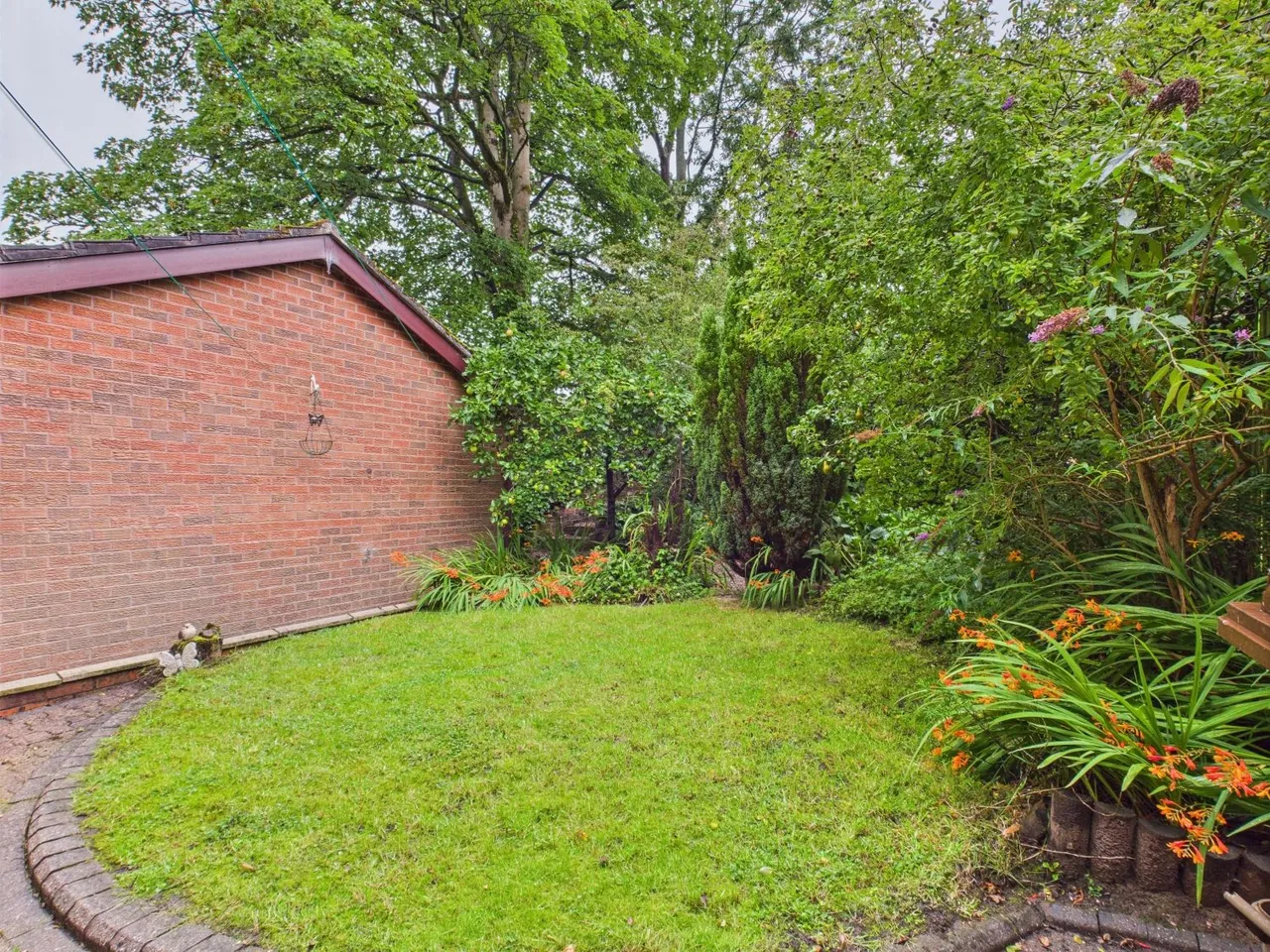 Firethorn Drive, Godley, SK14, photo 17