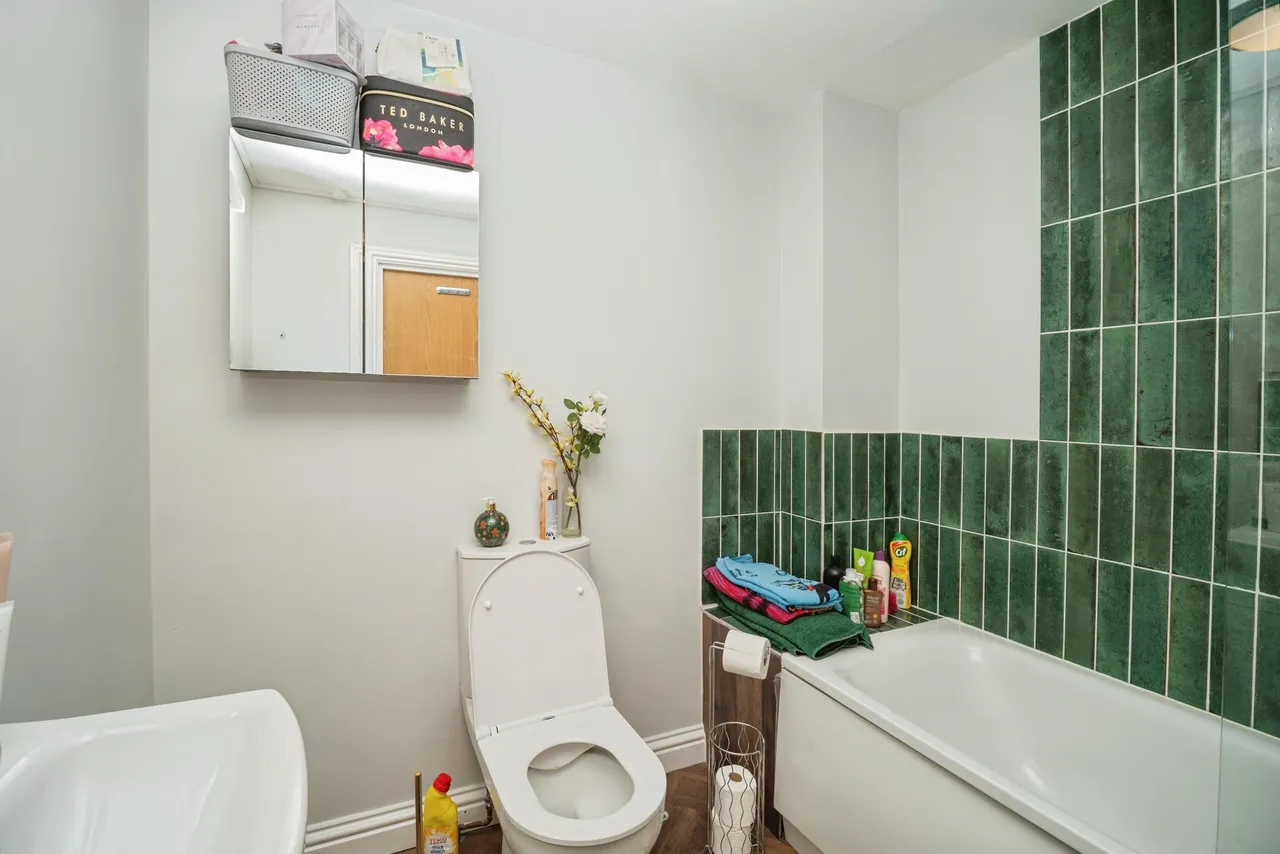 St. Thomas Street, Weymouth, DT4, photo 10