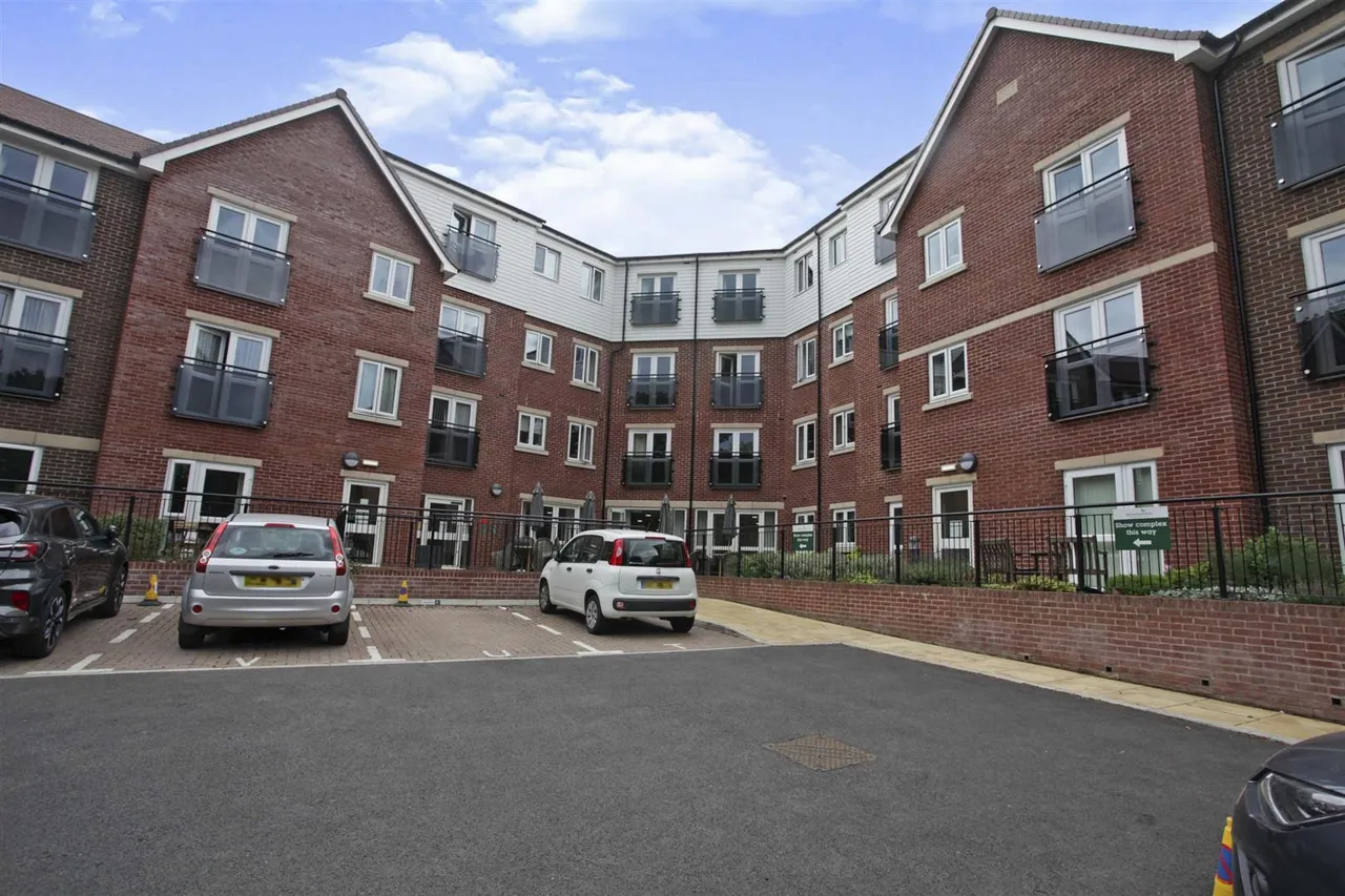 2 bed flat for sale, Church Street, Nuneaton, CV11