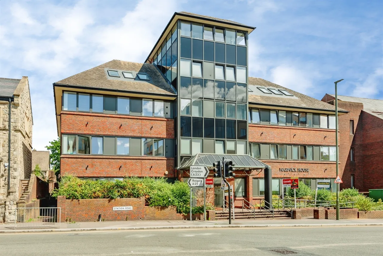 1 bed flat for sale — Station Road, Redhill